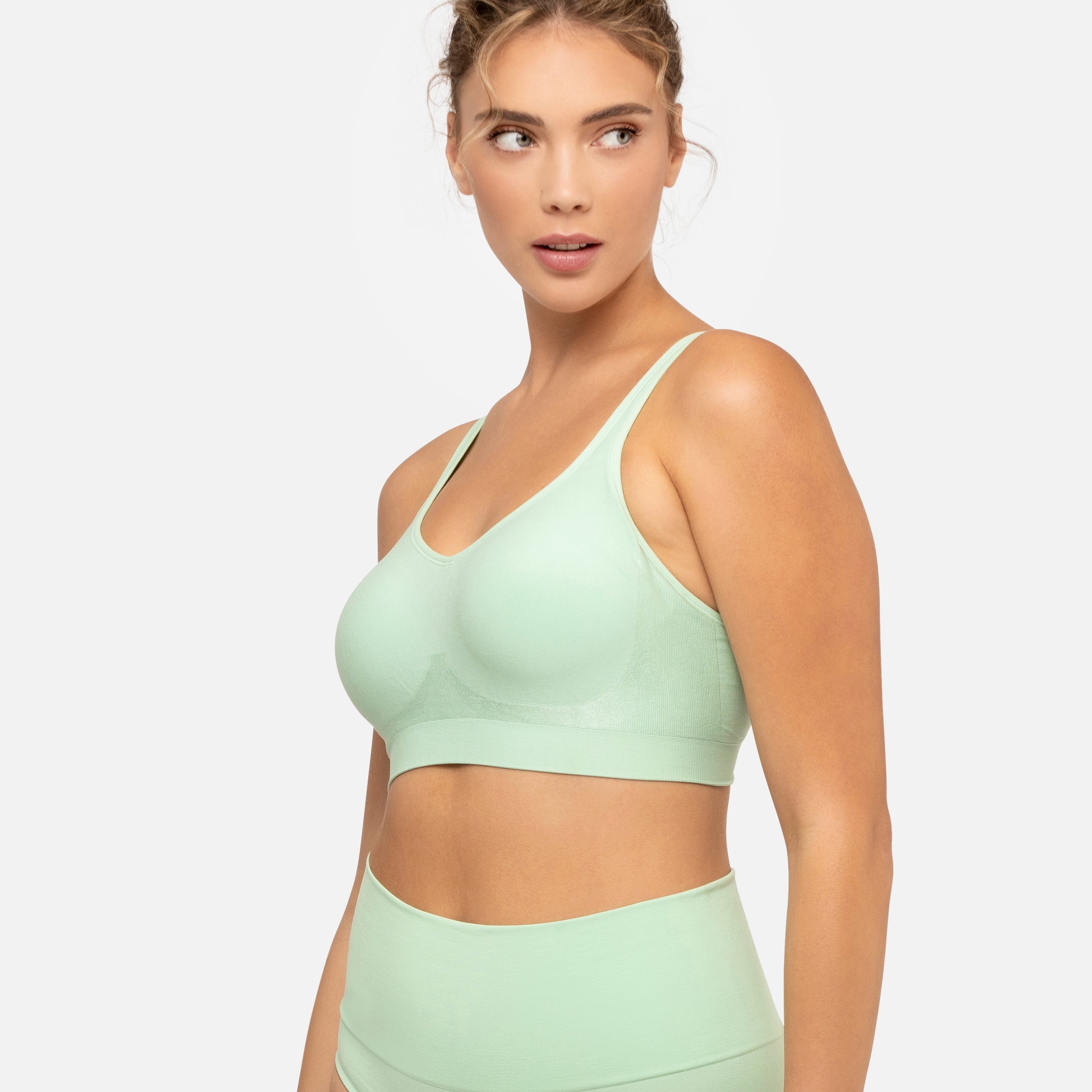 459 The Comfort Shaping Bra with Adjustable Straps